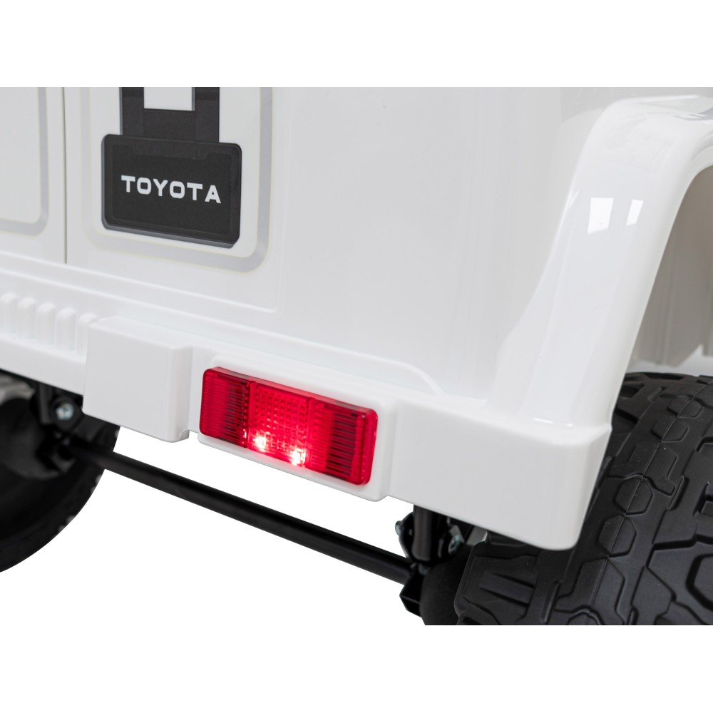 JOKO Elektrické autíčko Toyota FJ Cruiser 4x4, penové kolesá, kožené sedadlo, biele