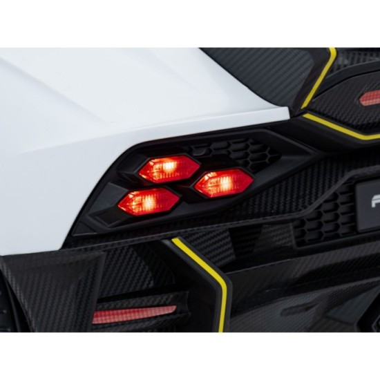 JOKO Elektrické autíčko Lamborghini Invencible 4x4, penové kolesá, kožené sedadlo, biele