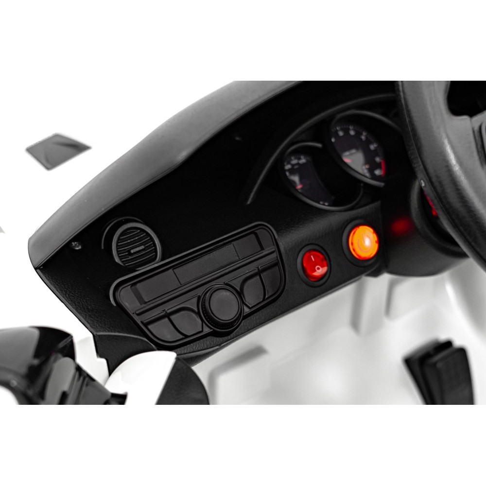 JOKO Elektrické autíčko Porsche Spyder RS 718, Displej MP4, Kožené sedadlo, penové kolesá, FM rádio, biele