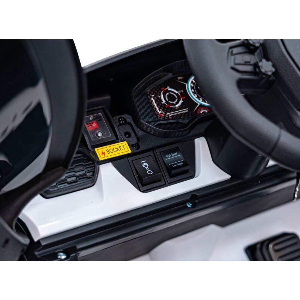 JOKO Elektrické autíčko Lamborghini Revuelto XL 4x4 24V, Dvojmiestne Kožené sedadlo, Penové kolesá, FM rádio, Nosnosť 60kg, biel