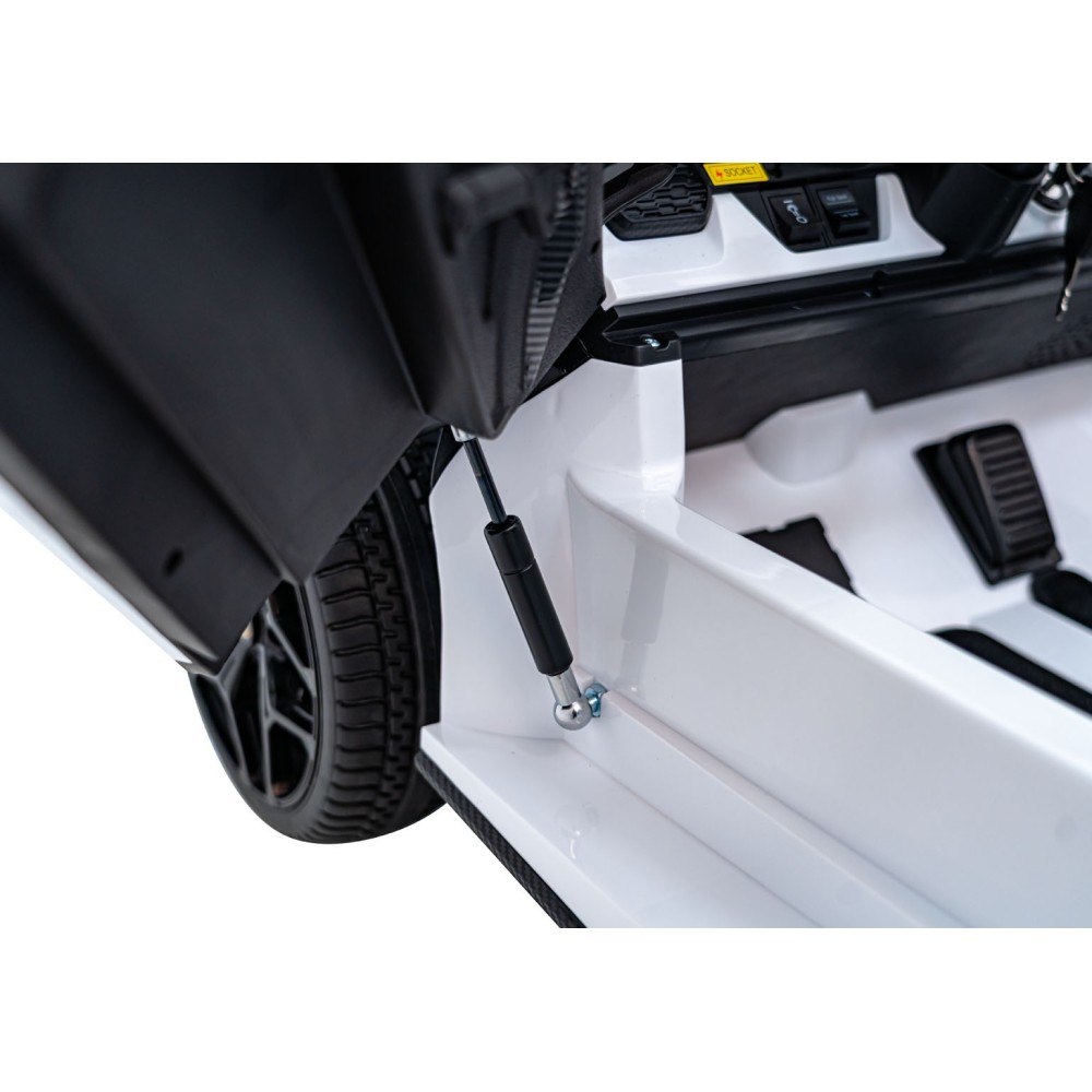 JOKO Elektrické autíčko Lamborghini Revuelto XL 4x4 24V, Dvojmiestne Kožené sedadlo, Penové kolesá, FM rádio, Nosnosť 60kg, biel
