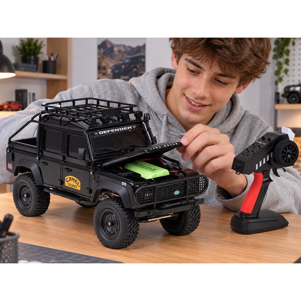 Remote-Controlled Land Rover Defender Off-Road 4WD Car RC0762