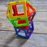https://cdn.myshoptet.com/usr/www.4bambini.sk/user/shop/orig/143-2_geosmart-educational-set-100-ks.jpg?6495b831