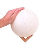 JOKO Lampa Mesiac 18cm na drevenom podstavci