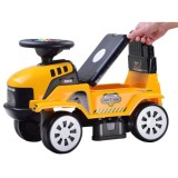 JOKO Odrážadlo traktor s vlečkou a zvukom + hrable a lopatka, žltý