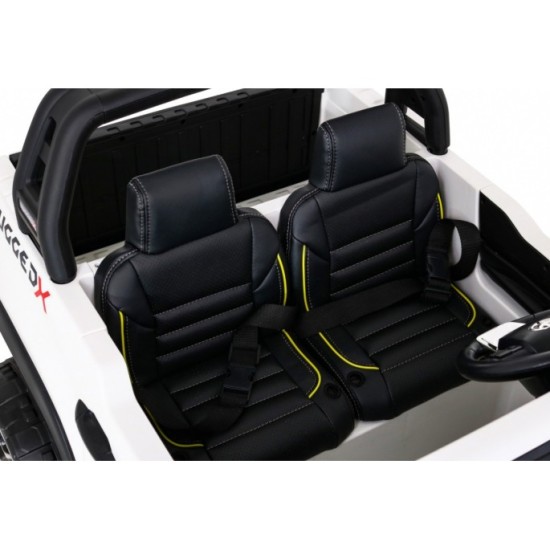 JOKO Elektrické autíčko Toyota Hillux 4x4, penové kolesá, Dvojmiestne kožené sedadlo, FM rádio, nosnosť 50kg, otvárací kufor, bi