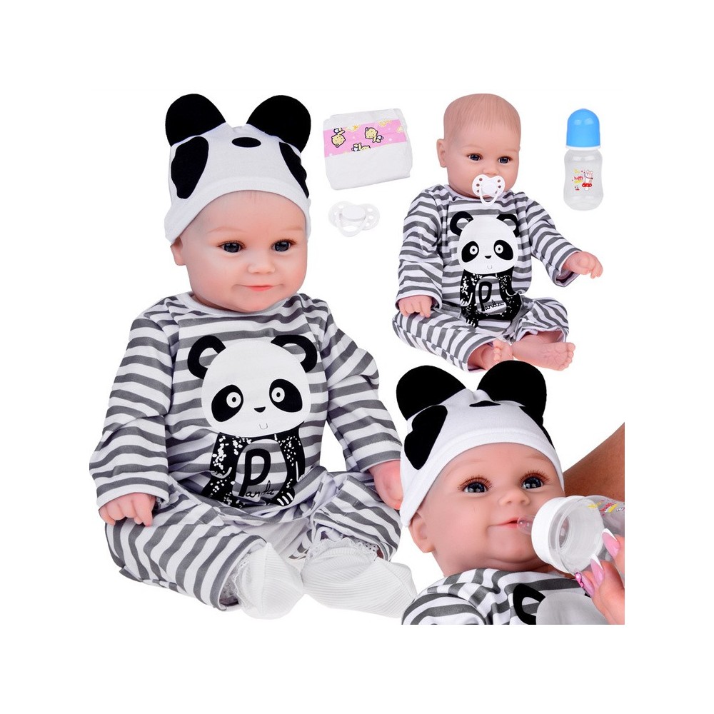 JOKO Mäkká Bábika Chlapček 45cm v Kostýme Pandy + magnetický cumeľ, fľaša a plienka