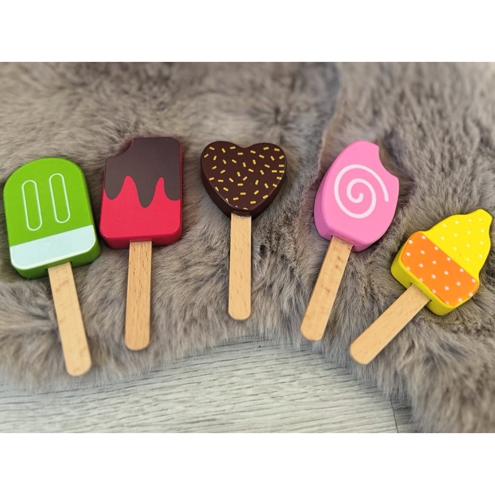 JOKO Detská Drevená Zmrzlináreň ICE CREAM, vozík so zmrzlinou + 8 druhov zmrzliny so suchým zipsom