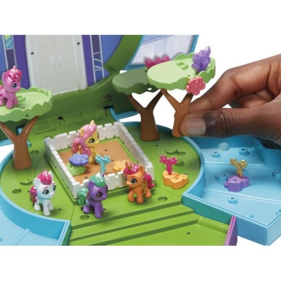 HASBRO My Little Pony Mini World Magic Crystal, Rozkladací, Kryštáľový domček s poníkmi, sada v kufríku 55ks + Farbu meniace kve