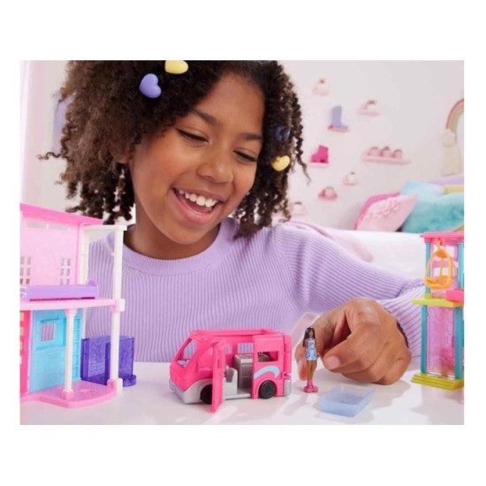 Mattel Bábika Barbie Mini BarbieLand – Karavan DreamCamper + Farbu Meniaci Bazén