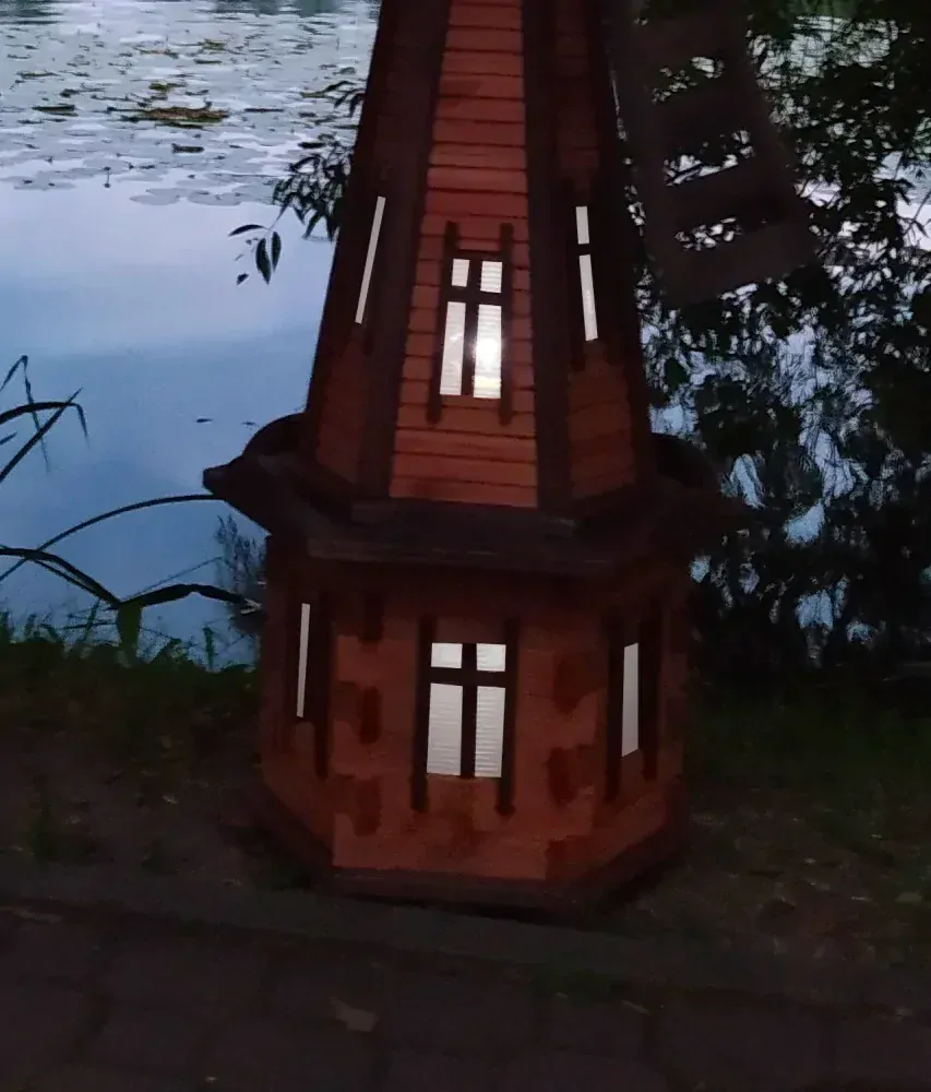 MKSTOR Drevený Solárny veterný mlyn 223cm s LED svetlom, záhradný, otočný, dekoračný, natural Nelakovaný W10S