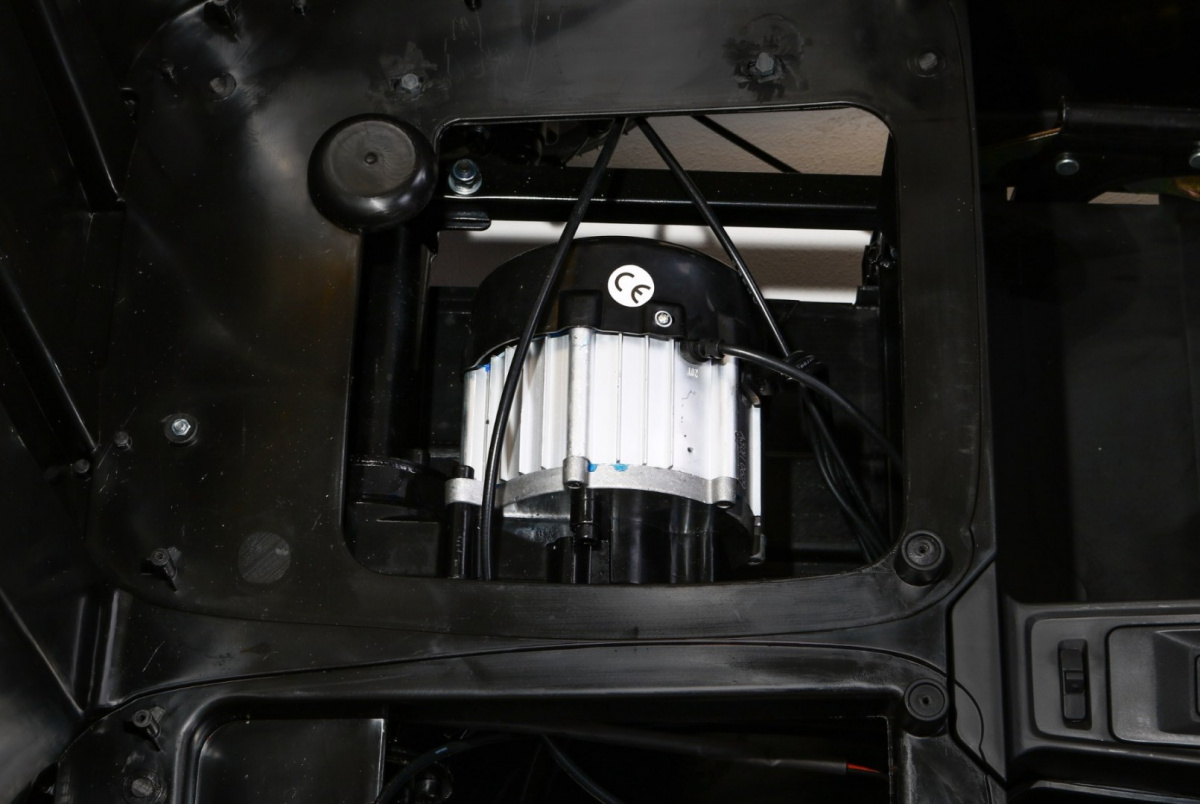 JOKO Veľké Elektrické autíčko Perfecta LIFT 180W 24V, nosnosť 100kg, dvojmiestne, nafukovacie kolesá, kožené sedadlo, žlté