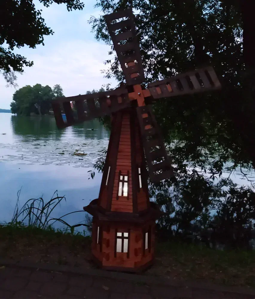 MKSTOR Drevený Solárny veterný mlyn záhradný otočný dekoračný 85cm s LED svetlom, W1S