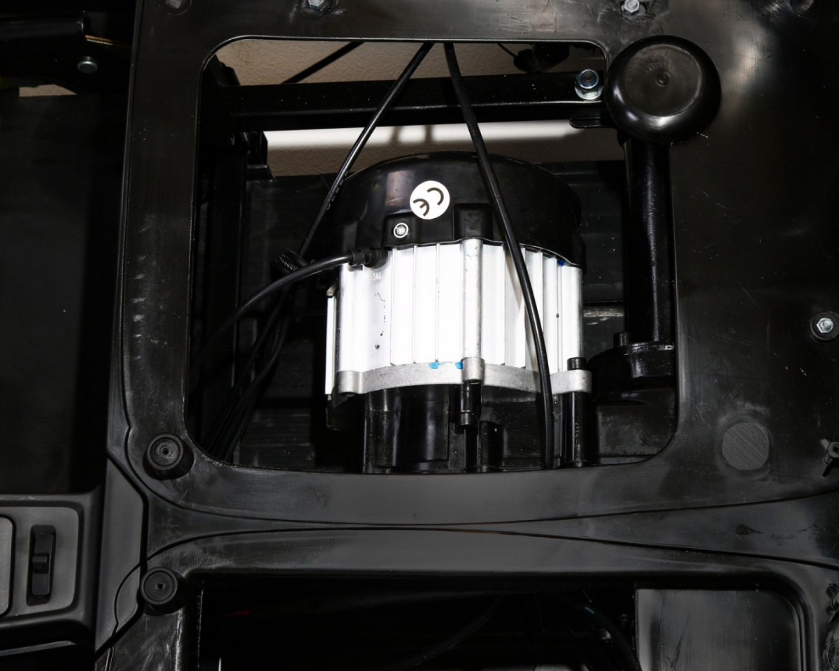 JOKO Veľké Elektrické autíčko Perfecta LIFT 180W 24V, nosnosť 100kg, dvojmiestne, nafukovacie kolesá, kožené sedadlo, žlté