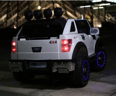 JOKO Elektrické autíčko LONG, penové kolesá, kožené sedadlo, odpružené, biele