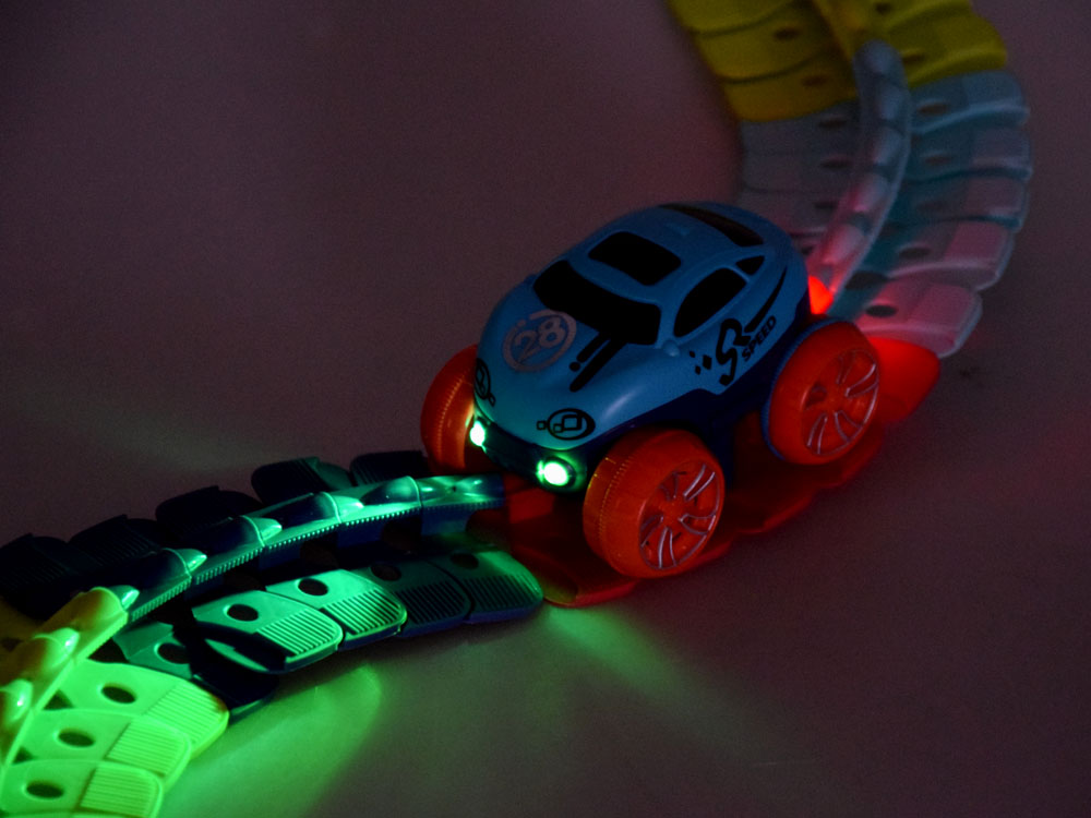 JOKO Veľká Flexibilná Autodráha 440cm s autíčkom na batérie so svetlom, 184 kusová sada